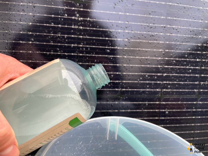 Reinigungsmittel für Solaranlagen selber machen